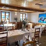 Logis Restaurant Au Lion Rouge 3*