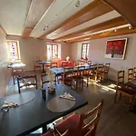 Hotel Logis Restaurant Au Lion Rouge