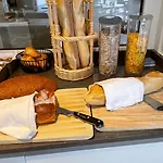 Hotel Logis Restaurant Au Lion Rouge