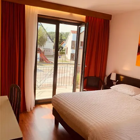 Hotel Logis Restaurant Au Lion Rouge