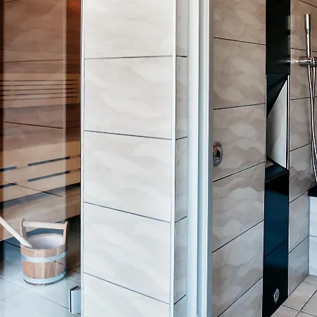 Hotel Logis Restaurant Au Lion Rouge 3*