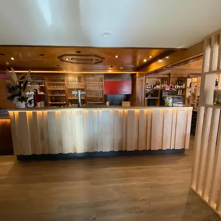 Logis Restaurant Au Lion Rouge 호텔 3*