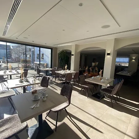 호텔 Logis Restaurant Au Lion Rouge