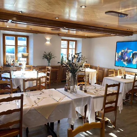 Logis Restaurant Au Lion Rouge 3*
