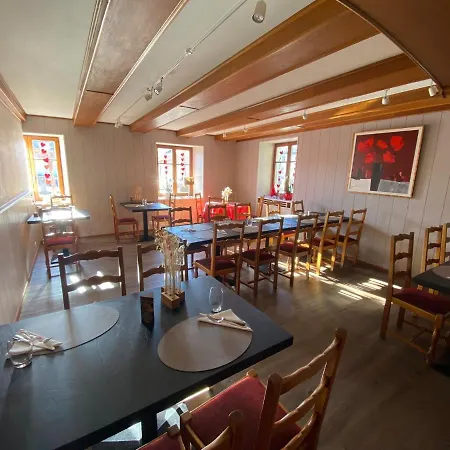 호텔 Logis Restaurant Au Lion Rouge