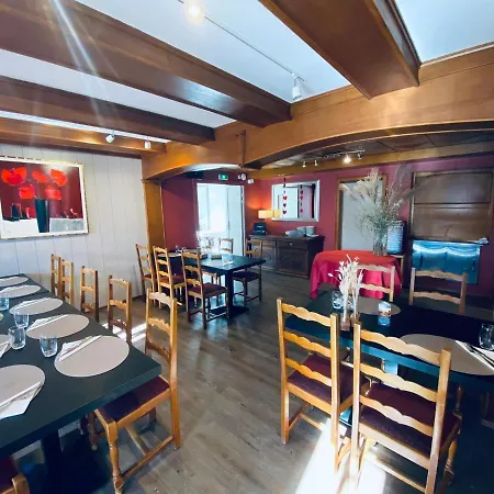 Logis Restaurant Au Lion Rouge 호텔 3*