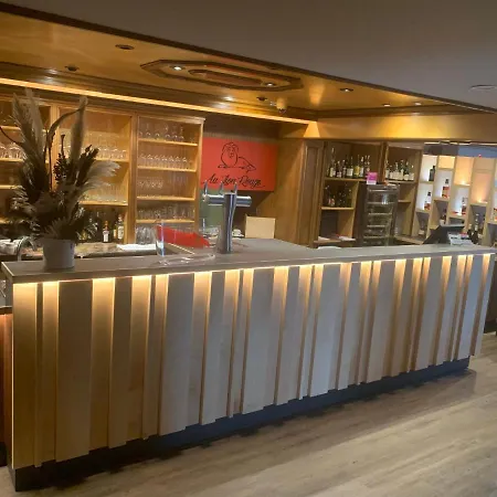 Logis Restaurant Au Lion Rouge Hotel 3*