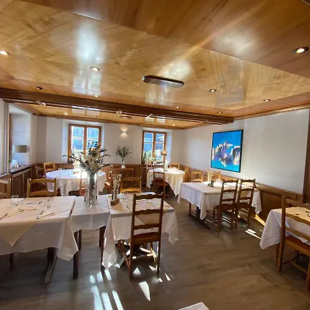 Logis Restaurant Au Lion Rouge 3*