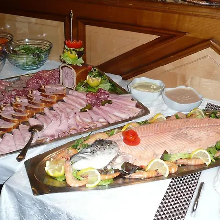 호텔 Logis Restaurant Au Lion Rouge 3*