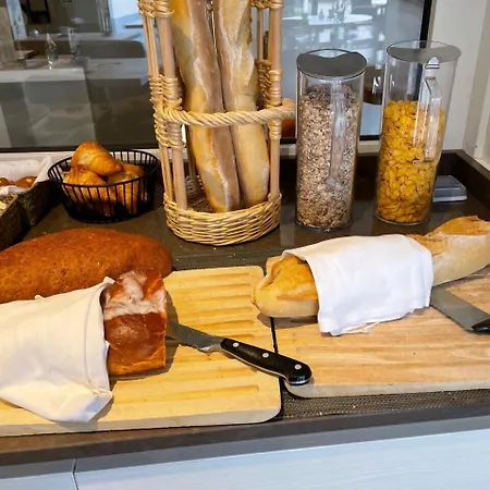 Hotel Logis Restaurant Au Lion Rouge