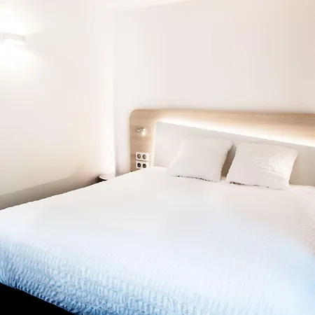 Hotel Logis Restaurant Au Lion Rouge 3*