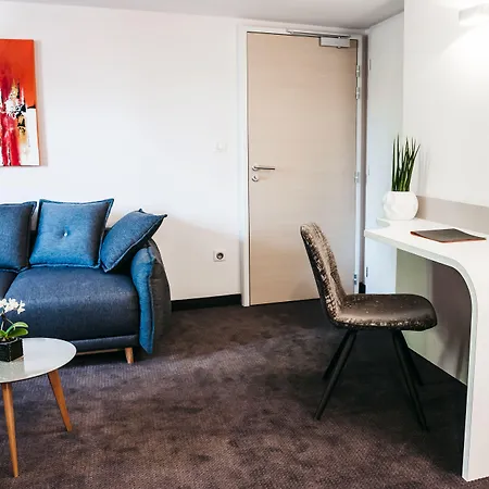 Logis Restaurant Au Lion Rouge Hotel 3*