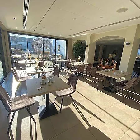 Logis Restaurant Au Lion Rouge Szálloda