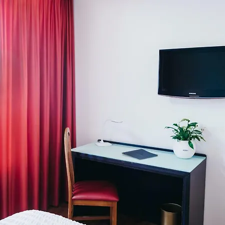 Logis Restaurant Au Lion Rouge Hotel 3*