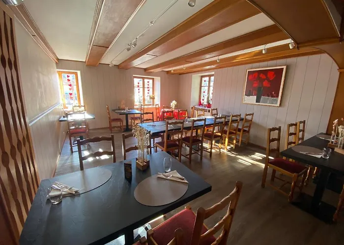 Hotel Logis Restaurant Au Lion Rouge