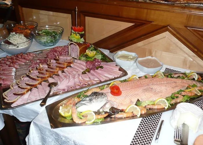 Hotel Logis Restaurant Au Lion Rouge 3*