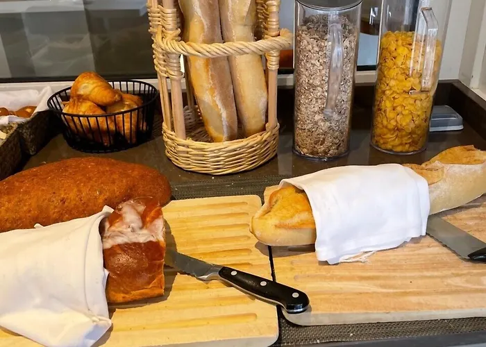 Hotel Logis Restaurant Au Lion Rouge