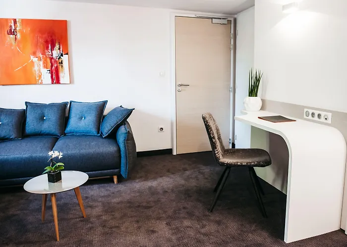 Logis Restaurant Au Lion Rouge Hotel 3*