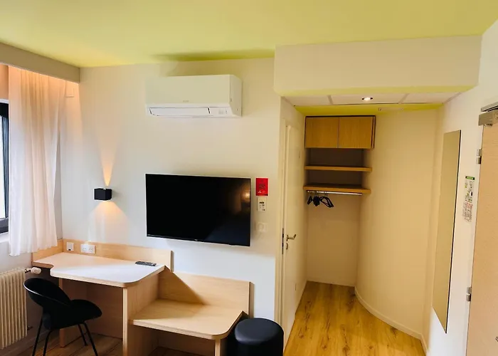 Logis Restaurant Au Lion Rouge Hotel 3*