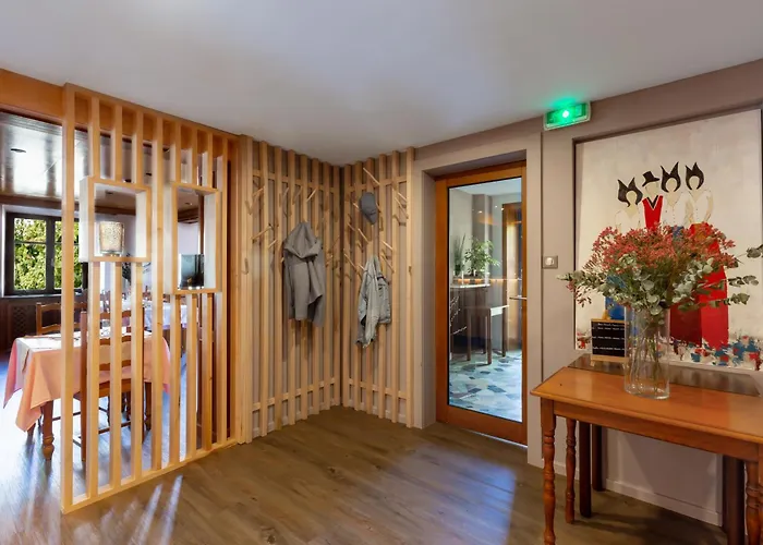 Logis Restaurant Au Lion Rouge Hotel 3*