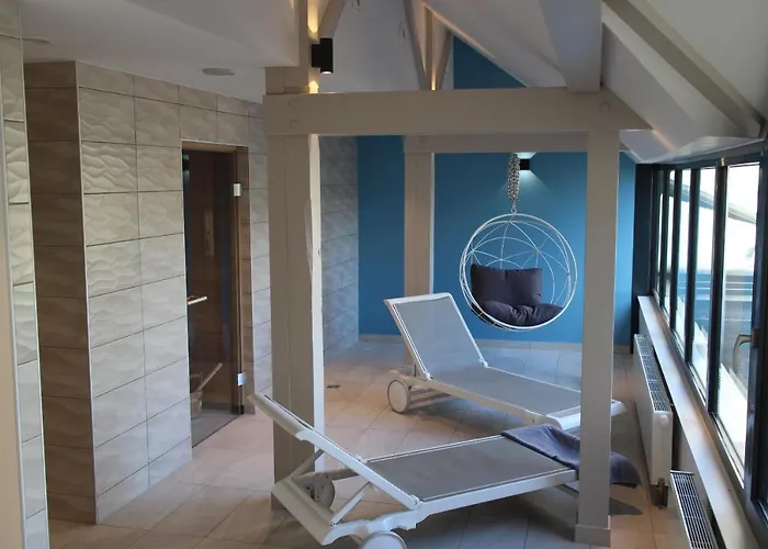 Hotel Logis Restaurant Au Lion Rouge 3*